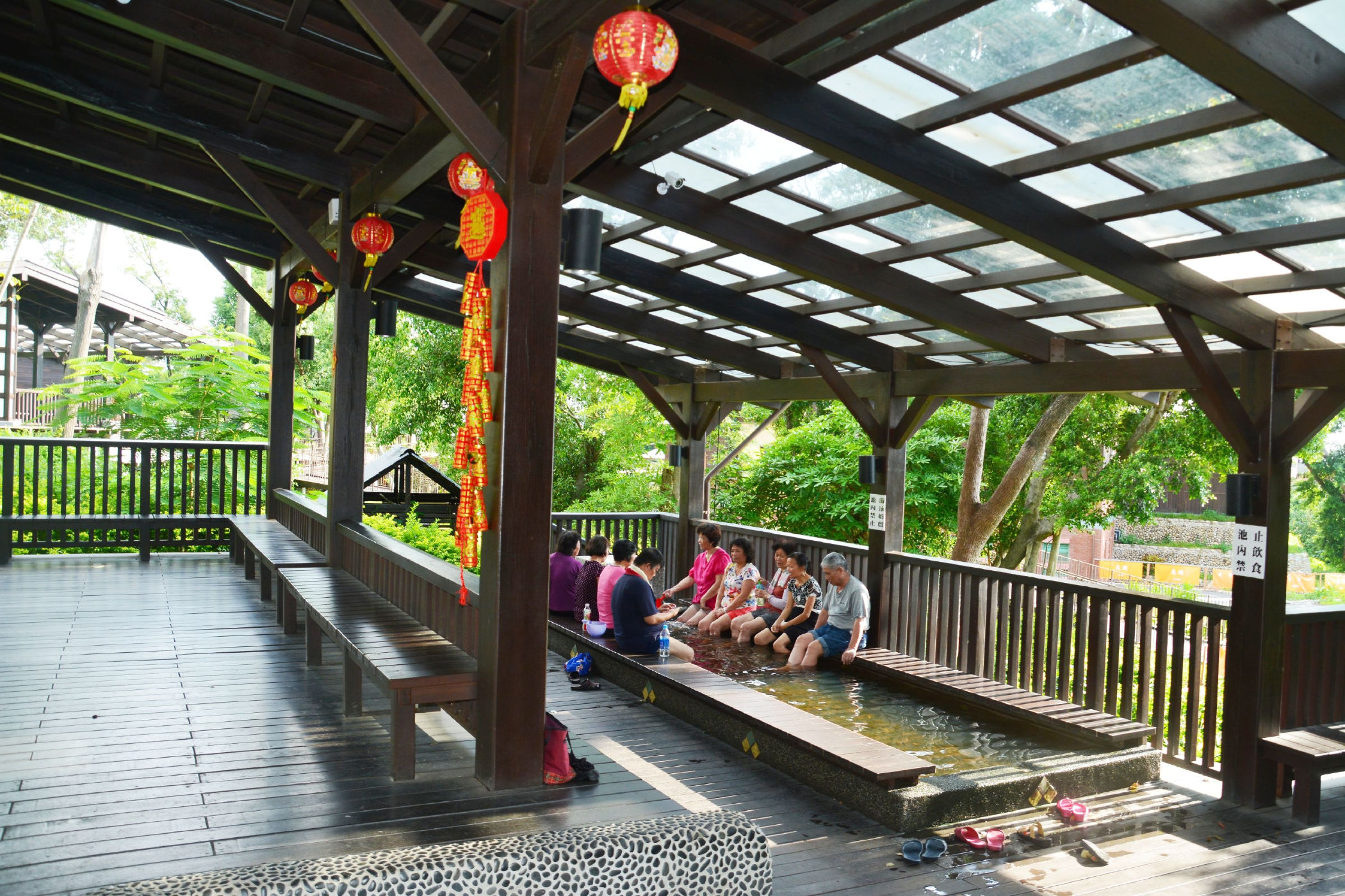 台灣好行一日遊兒時回憶的清水岩露營區，現在多了溫泉泡腳，搭台灣好行一日就能玩遍，馬上來趟「發現清水岩之旅」吧！
