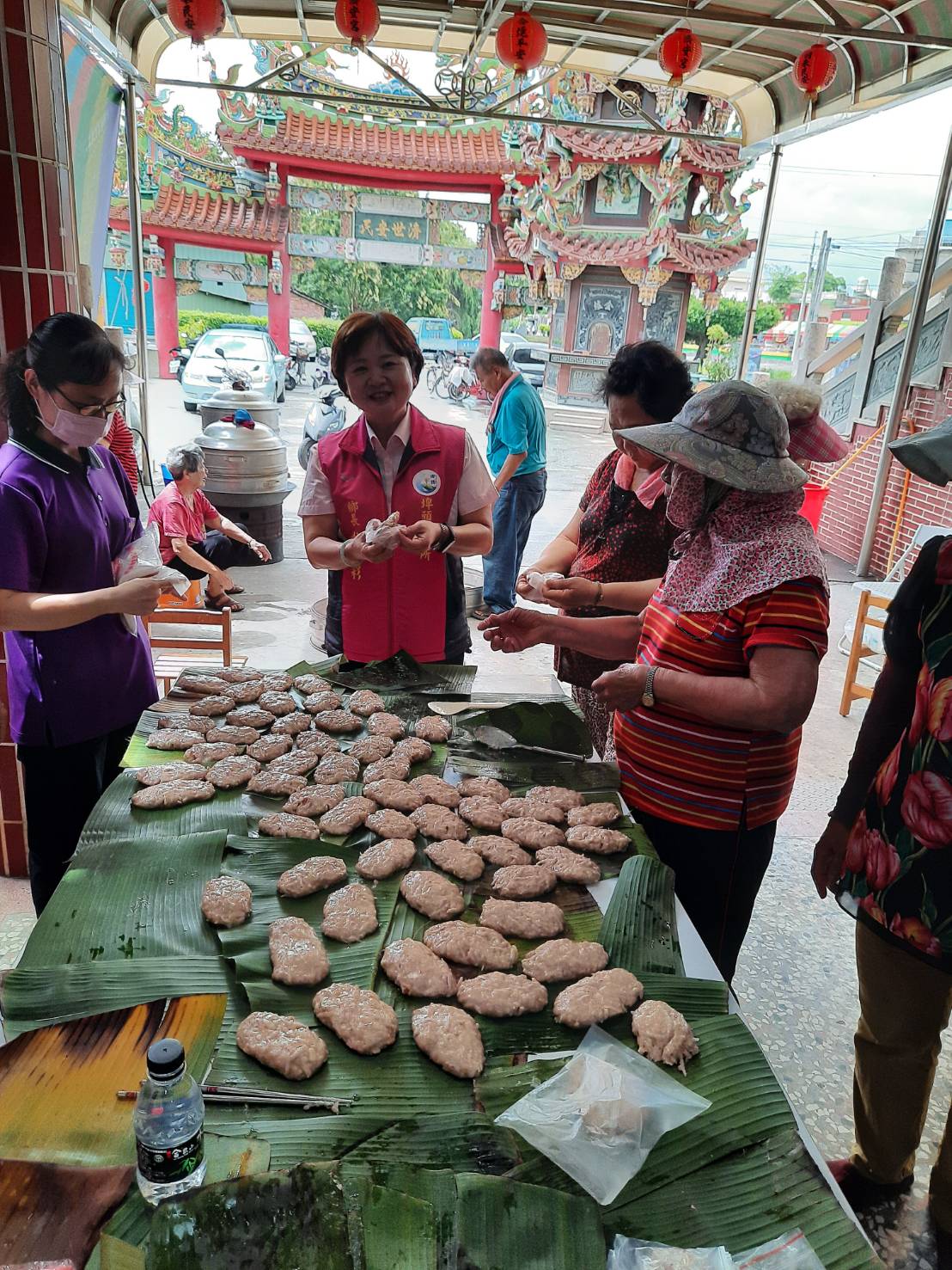 109年新庄社區辦理祖父母節活動社區長者共同製作芋仔粿
