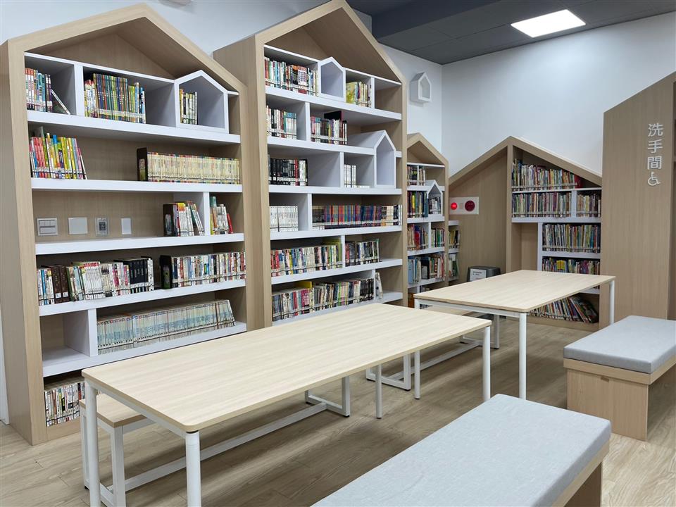 鄉立圖書館1F開架式閱覽區