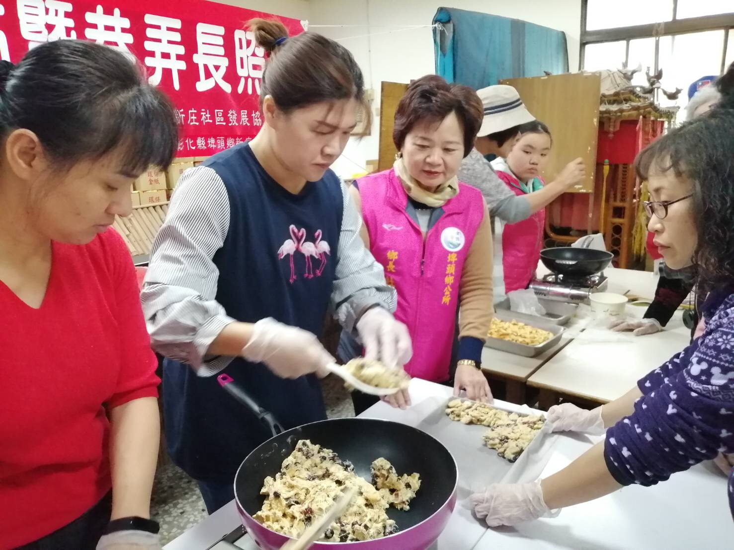 新庄社區-雪Q餅DIY關懷據點的設立，讓社區長者體驗手工製作雪Q餅