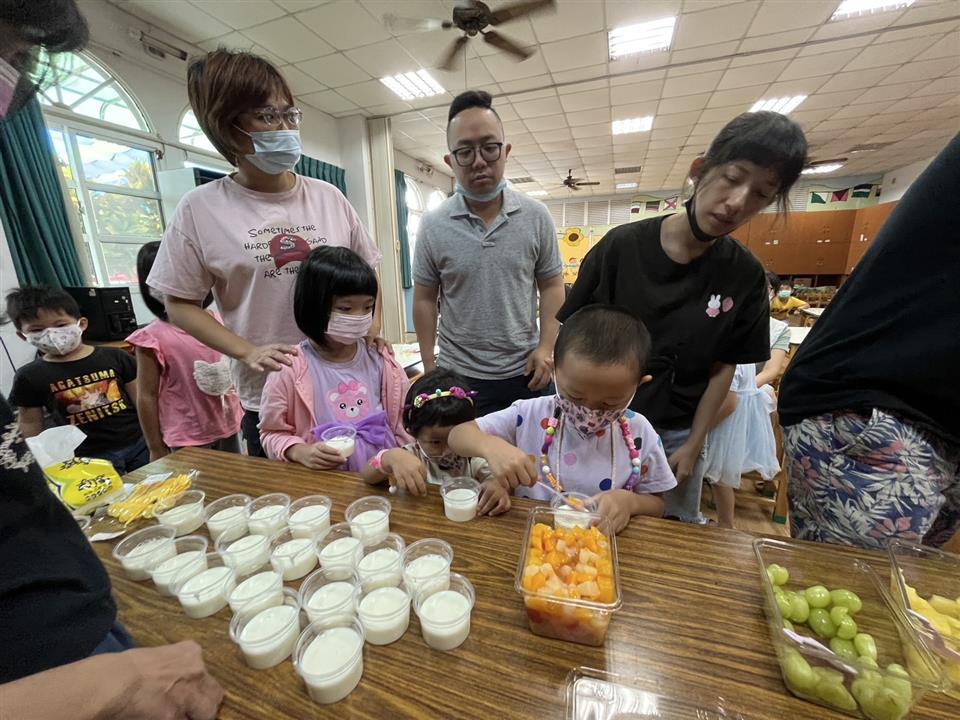 113學年度社區教保資源中心假日親子活動（二）：親子手作小點心～奶酪113學年度社區教保資源中心假日親子活動（二）：親子手作小點心～奶酪