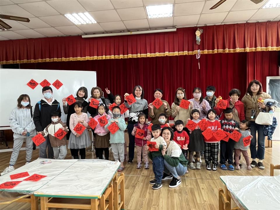 113學年度社區教保資源中心假日親子活動（六）：歡喜來過年～糖果盒、春聯113學年度社區教保資源中心假日親子活動（六）：歡喜來過年～糖果盒、春聯
