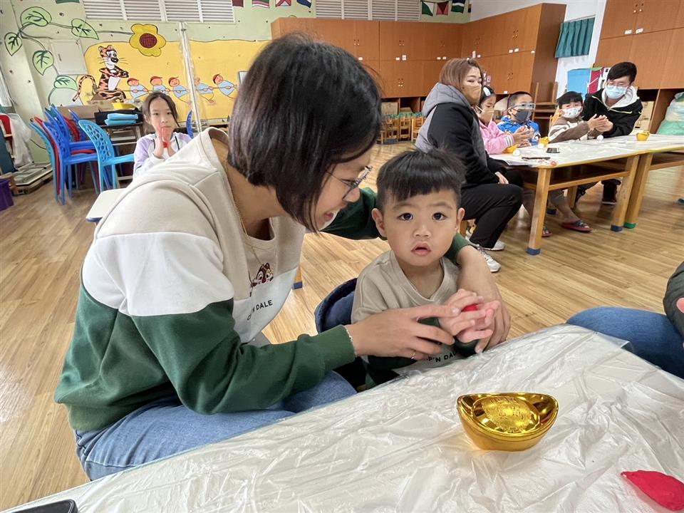 113學年度社區教保資源中心假日親子活動（六）：歡喜來過年～糖果盒、春聯113學年度社區教保資源中心假日親子活動（六）：歡喜來過年～糖果盒、春聯