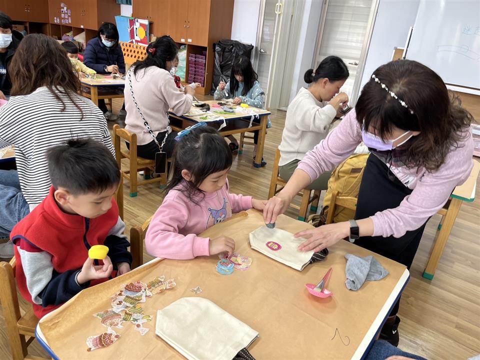 113學年度社區教保資源中心假日親子活動（七）：百變水壺袋113學年度社區教保資源中心假日親子活動（七）：百變水壺袋