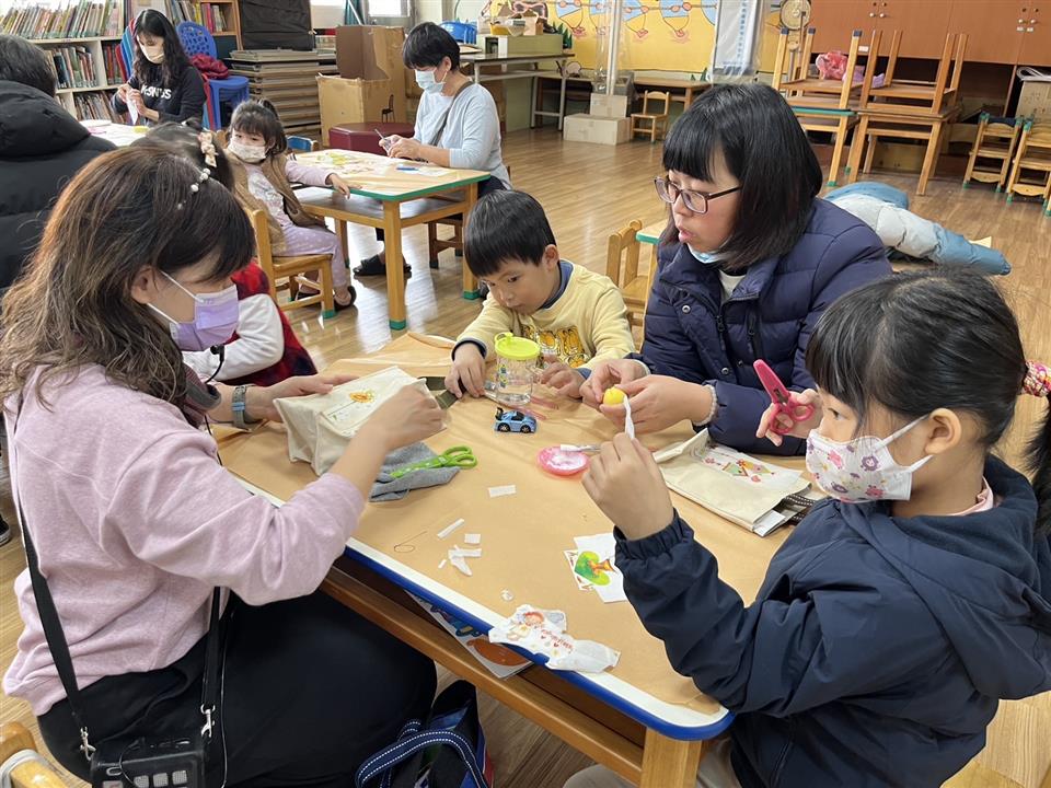 113學年度社區教保資源中心假日親子活動（七）：百變水壺袋113學年度社區教保資源中心假日親子活動（七）：百變水壺袋