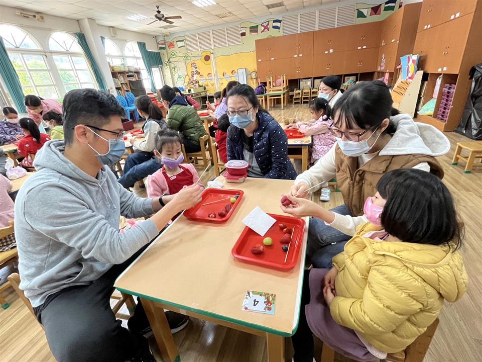 113學年度社區教保資源中心假日親子活動（八）：懷舊的古早味～糖葫蘆113學年度社區教保資源中心假日親子活動（八）：懷舊的古早味～糖葫蘆