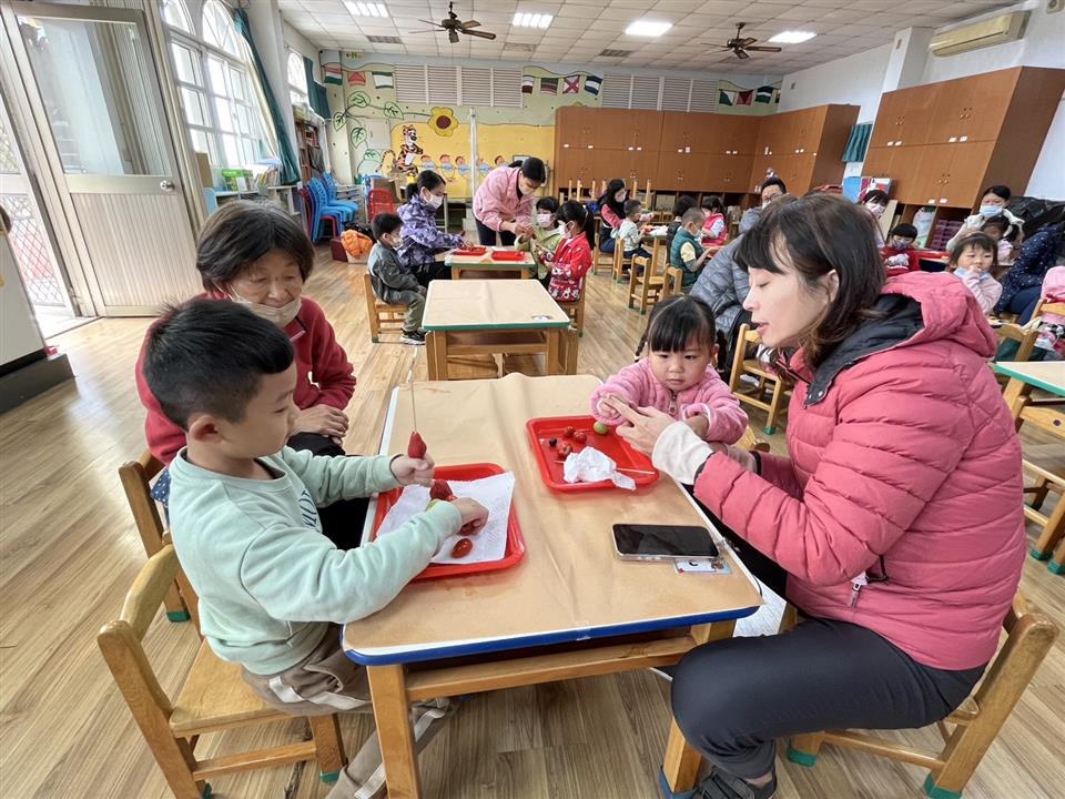 113學年度社區教保資源中心假日親子活動（八）：懷舊的古早味～糖葫蘆113學年度社區教保資源中心假日親子活動（八）：懷舊的古早味～糖葫蘆