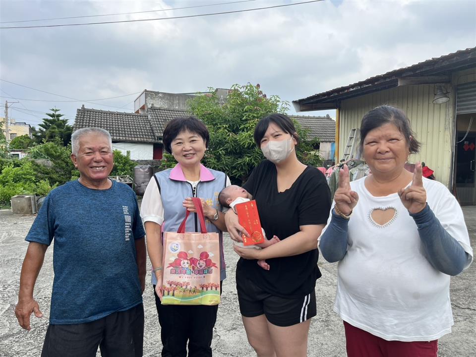 發放「114年7-9月生育禮金及禮品」竹圍村陳先生（由小寶貝的媽媽領取）