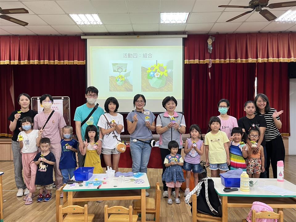 114學年度假日親子活動：親子共讀～花與泥的療癒時光親子共讀～花與泥的療癒時光