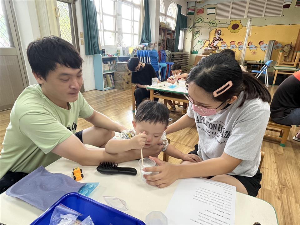 114學年度假日親子活動：親子共讀～花與泥的療癒時光親子共讀～花與泥的療癒時光