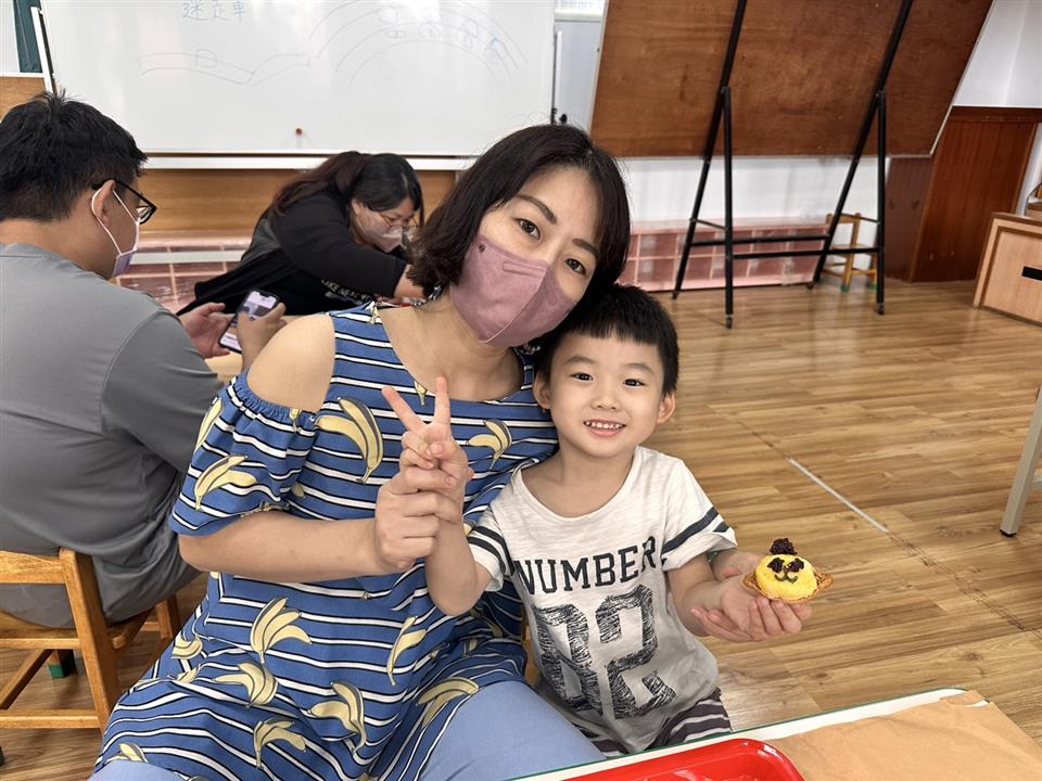 114學年度假日親子活動：親子共讀～好吃的壽司親子共讀～好吃的壽司