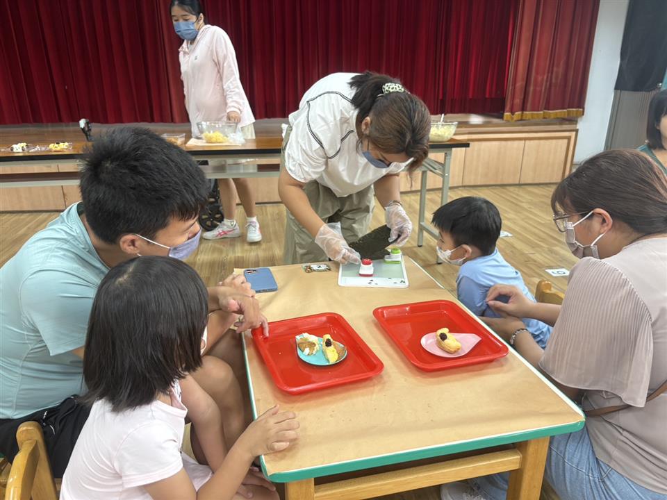 114學年度假日親子活動：親子共讀～好吃的壽司親子共讀～好吃的壽司