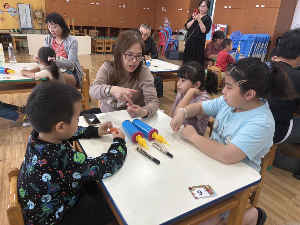 114學年度假日親子活動：親子玩科學～氣球車114學年度假日親子活動：親子玩科學～氣球車