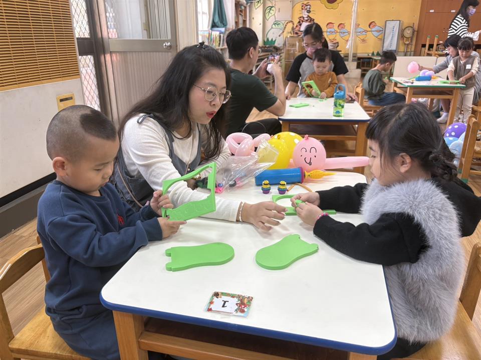 114學年度假日親子活動：親子玩科學～氣球車114學年度假日親子活動：親子玩科學～氣球車