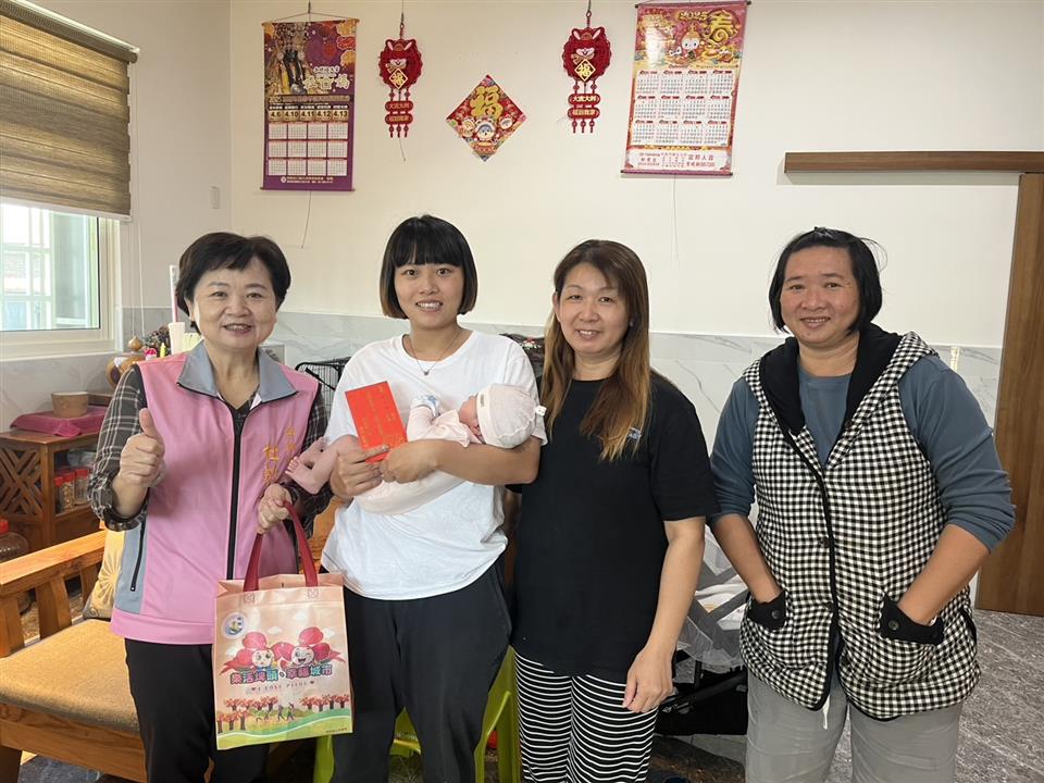 發放「114年10-12月生育禮金及禮品」庄內村張先生（由小寶貝的媽媽領取）