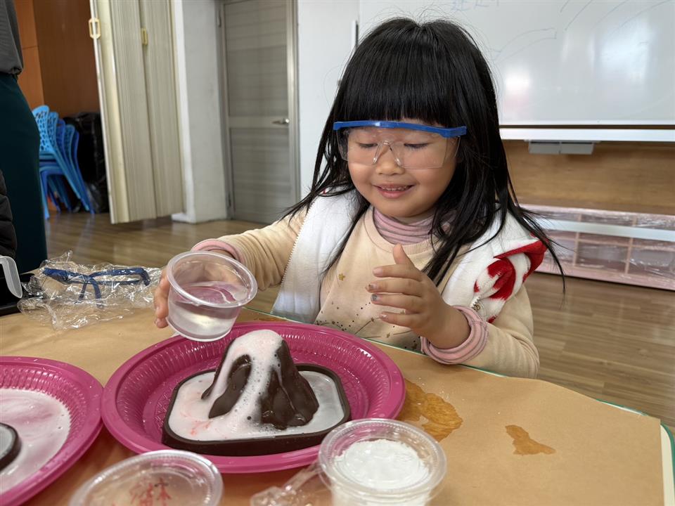 114學年度假日親子活動：親子共讀～恐龍世界114學年度假日親子活動：親子共讀～恐龍世界