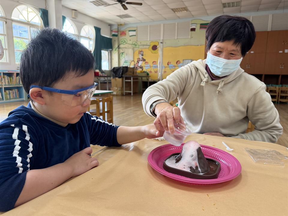 114學年度假日親子活動：親子共讀～恐龍世界114學年度假日親子活動：親子共讀～恐龍世界