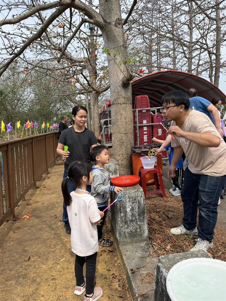 114學年度假日親子活動：神奇的泡泡神奇的泡泡