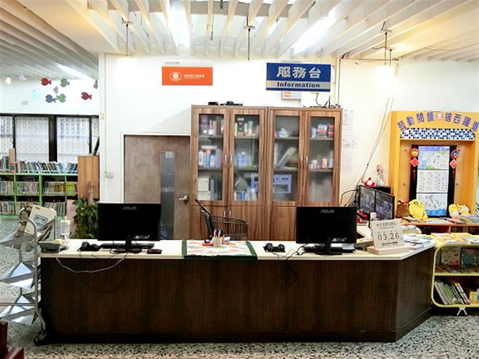 線西鄉鄉立圖書館1F-服務台