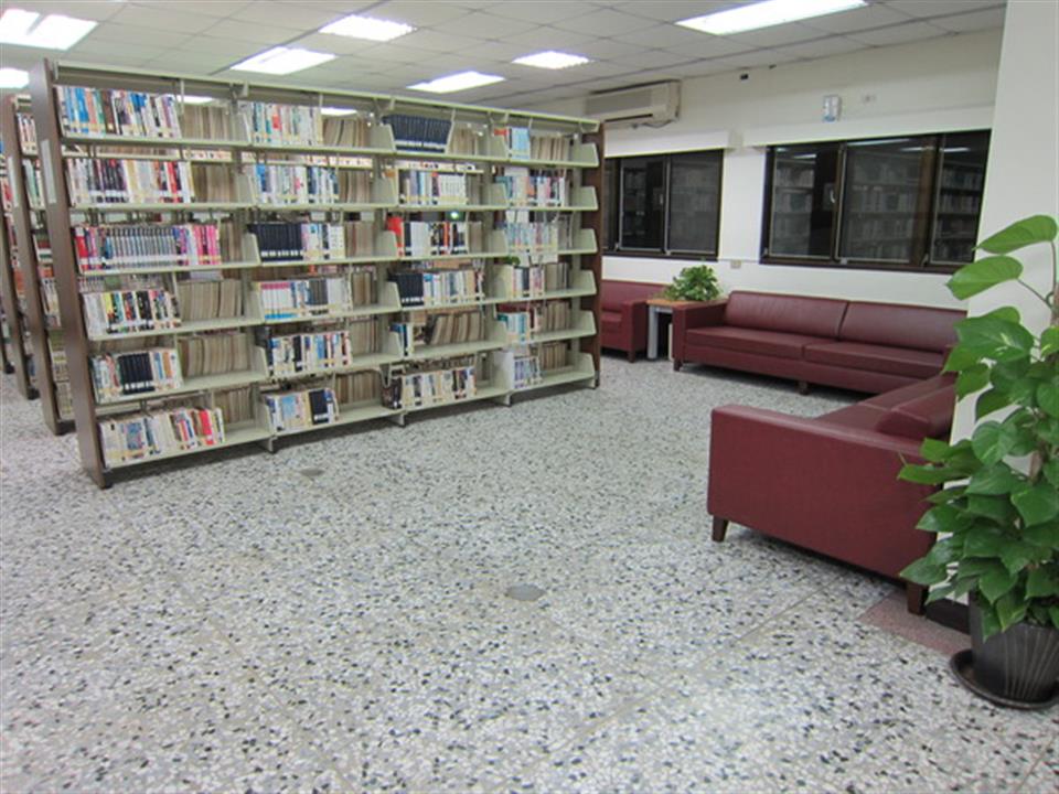 線西鄉鄉立圖書館2F-開架閱讀區-2