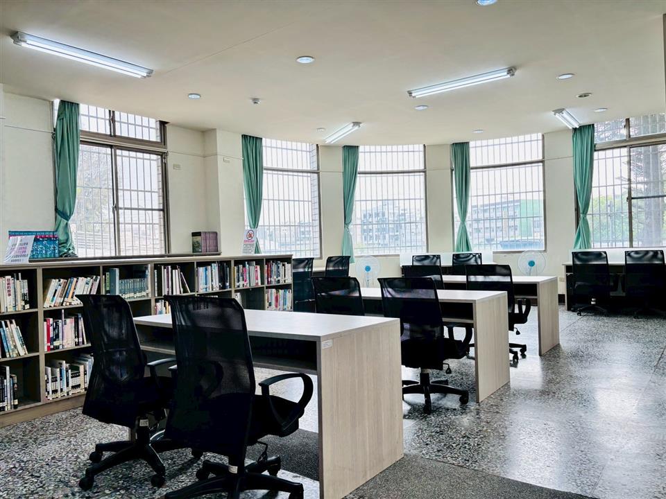 大村鄉立圖書館大村鄉立圖書館-青少年閱覽區