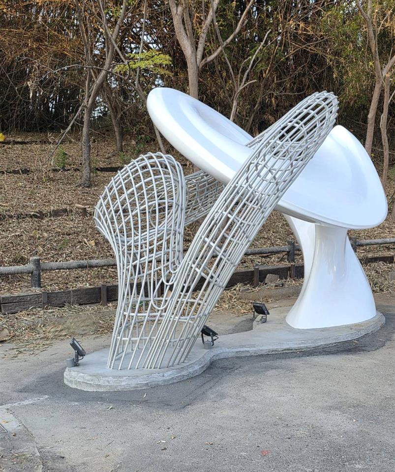 公共藝術宣導生命的擁抱