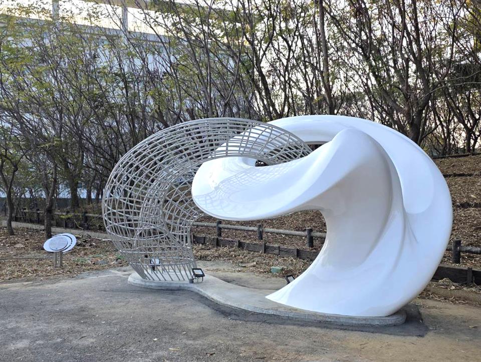 公共藝術宣導生命的擁抱