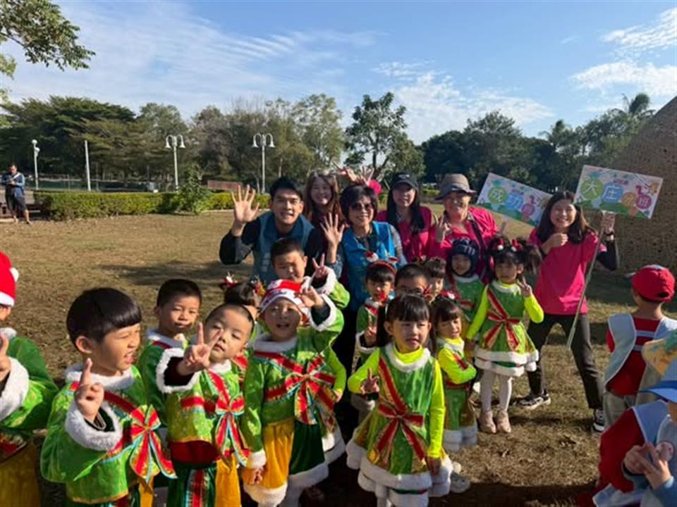 114年12月藍天白雲＋滿場泡泡＝最棒的聖誕派對