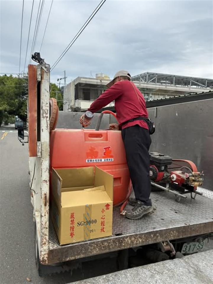 114年4月蒼蠅大軍來襲！出動消毒車守護家園