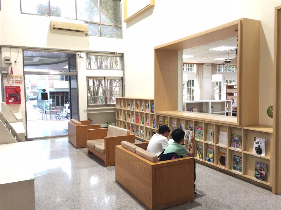 期刊及報紙區圖片